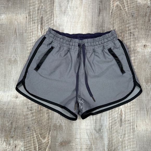 Lululemon Varsity Track Shorts Women’s 4 Linerless Grey Black Tie Waist Pockets - Picture 1 of 9
